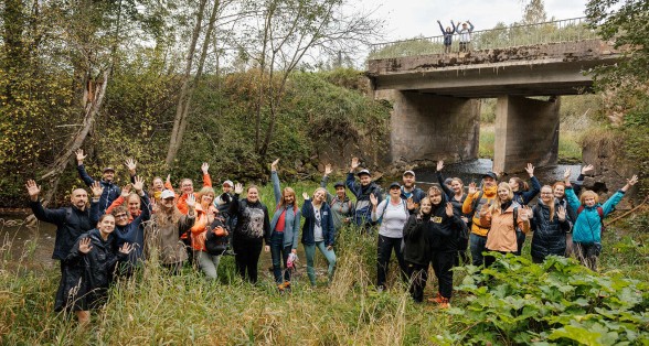 Noslēdzies projekta “Par tīrām upēm!” pārgājiena cikls “Gar tīrām upēm ar Ezīti”: trešajā pārgājienā dalībniekiem bija vienreizēja iespēja doties aplūkot Bejas dambi, ko projekta ietvaros nojauc